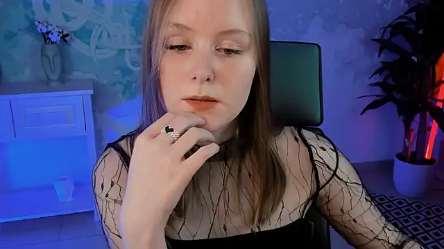 Snapshot of VivienLeeigh chatting on February 11, 4:24 pm VivienLeeigh online show from February 11, 4:24 pm