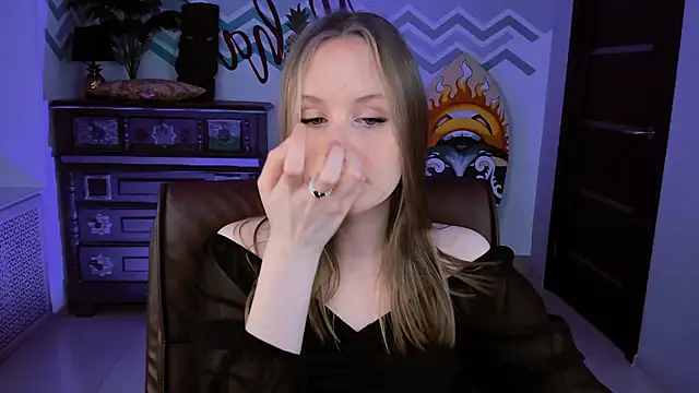 Snapshot of VivienLeeigh chatting on March 12, 7:28 pm VivienLeeigh online show from March 12, 7:28 pm