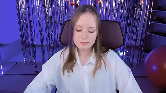 Snapshot of VivienLeeigh chatting on March 17, 4:22 pm VivienLeeigh online show from March 17, 4:22 pm