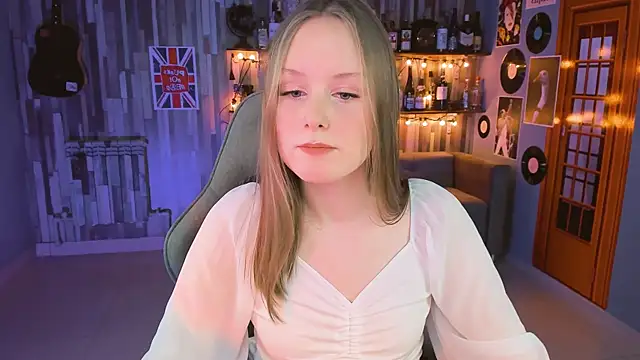 Snapshot of VivienLeeigh chatting on March 18, 7:20 pm VivienLeeigh online show from March 18, 7:20 pm