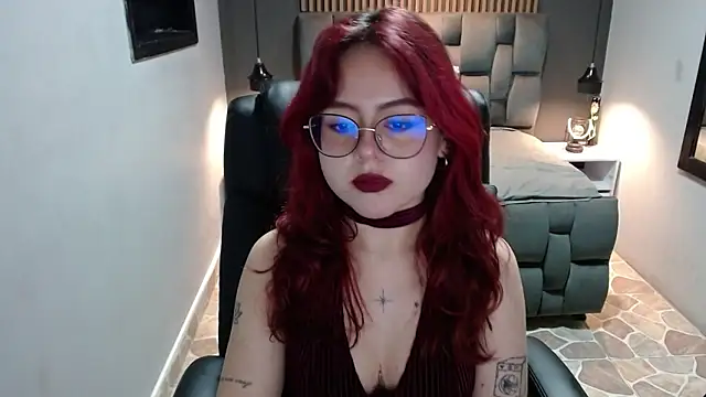 Snapshot of crimson_tati_ chatting on December 3, 9:22 am crimson tati  online show from December 3, 9:22 am