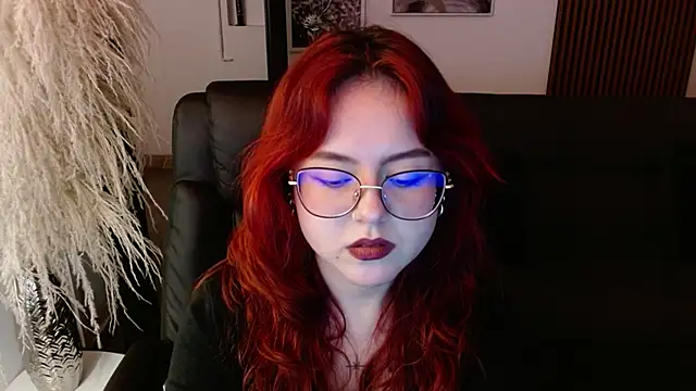Snapshot of crimson_tati_ chatting on December 6, 7:32 am crimson tati  online show from December 6, 7:32 am