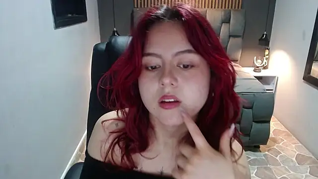 Snapshot of crimson_tati_ chatting on December 7, 3:25 am crimson tati  online show from December 7, 3:25 am