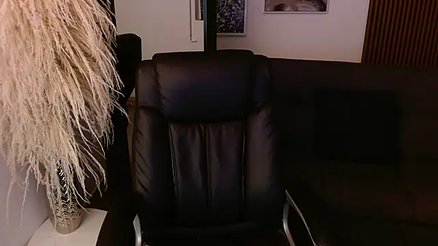 Snapshot of crimson_tati_ chatting on December 10, 5:28 am crimson tati  online show from December 10, 5:28 am