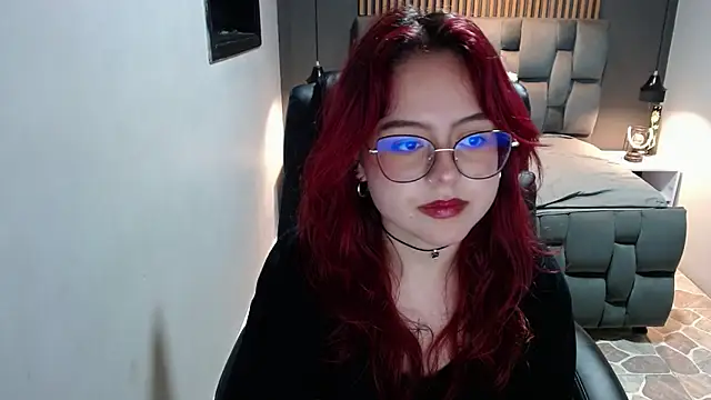 Snapshot of crimson_tati_ chatting on December 11, 9:09 am crimson tati  online show from December 11, 9:09 am
