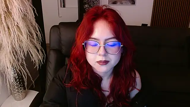 Snapshot of crimson_tati_ chatting on December 19, 9:51 am crimson tati  online show from December 19, 9:51 am