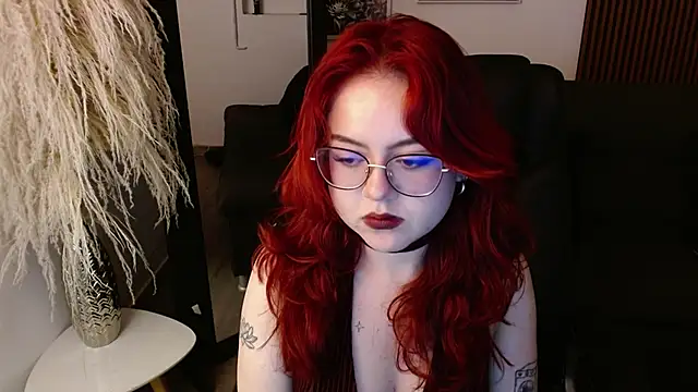 Snapshot of crimson_tati_ chatting on December 24, 8:44 am crimson tati  online show from December 24, 8:44 am
