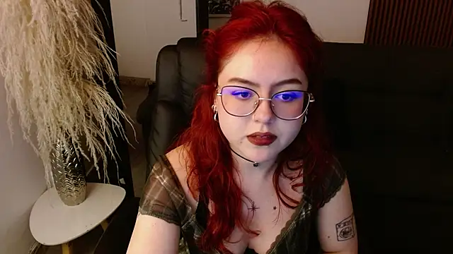 Snapshot of crimson_tati_ chatting on December 29, 9:17 am crimson tati  online show from December 29, 9:17 am
