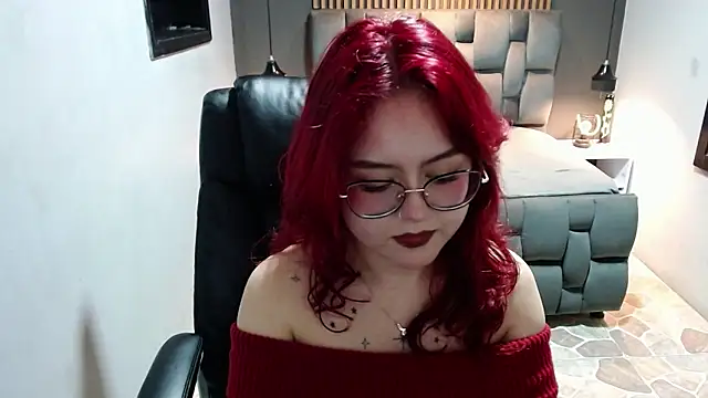 Snapshot of crimson_tati_ chatting on December 31, 12:21 am crimson tati  online show from December 31, 12:21 am