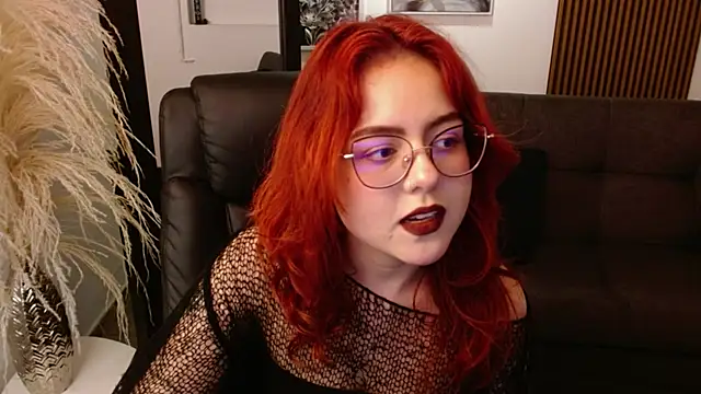Snapshot of crimson_tati_ chatting on January 9, 6:06 am crimson tati  online show from January 9, 6:06 am