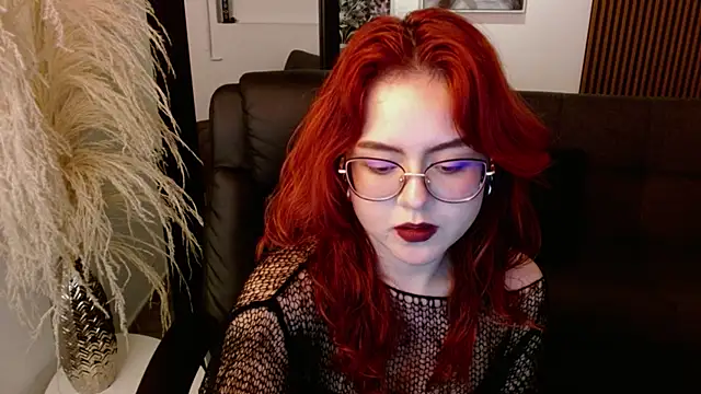 Snapshot of crimson_tati_ chatting on January 9, 9:27 am crimson tati  online show from January 9, 9:27 am