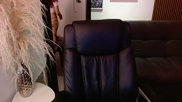 Snapshot of crimson_tati_ chatting on January 11, 9:36 am crimson tati  online show from January 11, 9:36 am