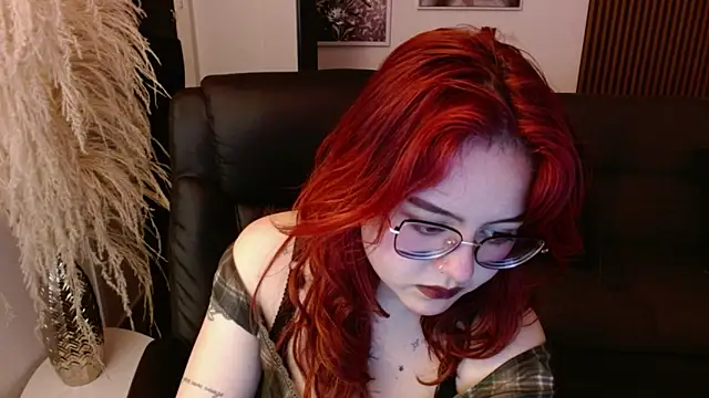 Snapshot of crimson_tati_ chatting on January 14, 4:36 am crimson tati  online show from January 14, 4:36 am