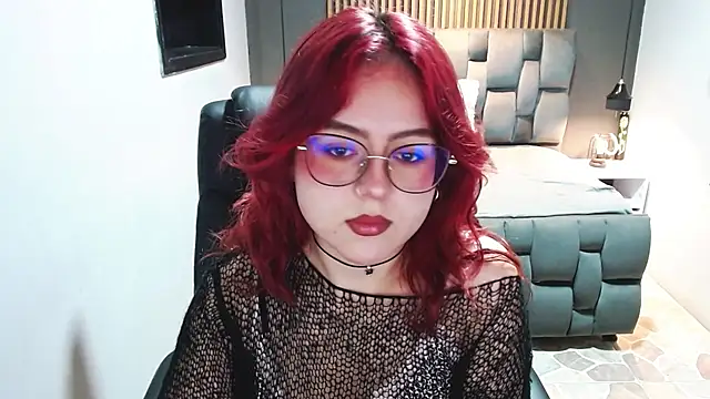 Snapshot of crimson_tati_ chatting on January 19, 5:37 am crimson tati  online show from January 19, 5:37 am