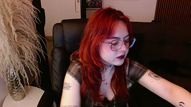 Snapshot of crimson_tati_ chatting on January 22, 3:41 am crimson tati  online show from January 22, 3:41 am