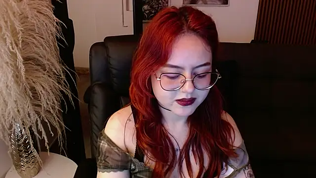 Snapshot of crimson_tati_ chatting on January 22, 10:07 am crimson tati  online show from January 22, 10:07 am