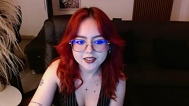 Snapshot of crimson_tati_ chatting on February 6, 7:24 am crimson tati  online show from February 6, 7:24 am