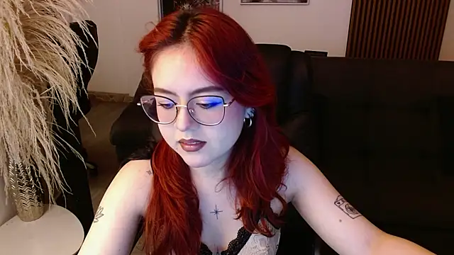 Snapshot of crimson_tati_ chatting on February 7, 3:34 am crimson tati  online show from February 7, 3:34 am