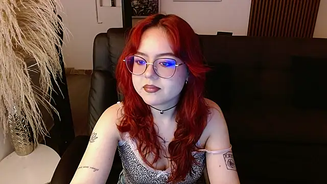 Snapshot of crimson_tati_ chatting on February 8, 5:08 am crimson tati  online show from February 8, 5:08 am