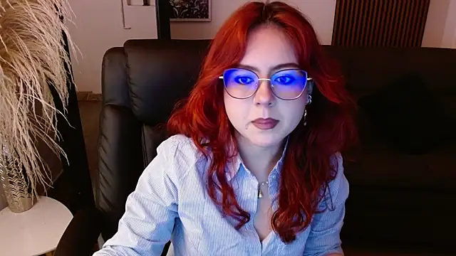 Snapshot of crimson_tati_ chatting on February 12, 4:33 am crimson tati  online show from February 12, 4:33 am