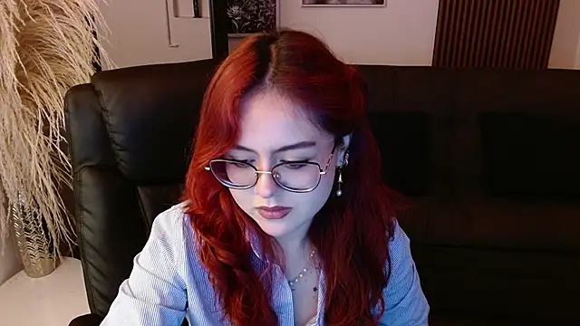 Snapshot of crimson_tati_ chatting on February 12, 7:34 am crimson tati  online show from February 12, 7:34 am