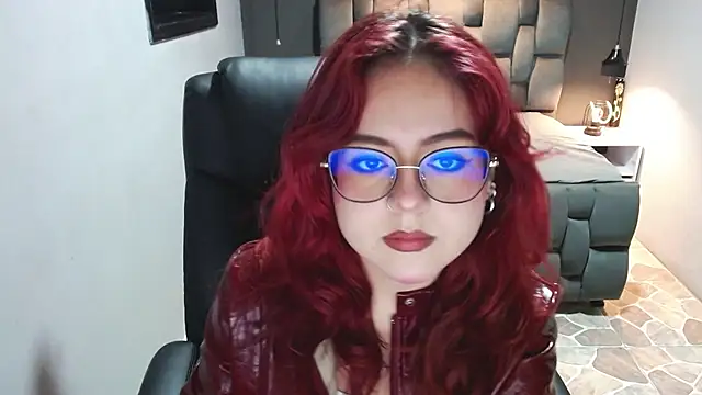 Snapshot of crimson_tati_ chatting on February 13, 4:22 am crimson tati  online show from February 13, 4:22 am