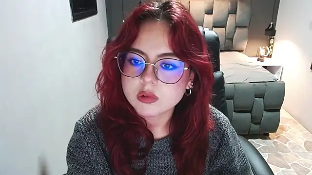 Snapshot of crimson_tati_ chatting on February 13, 7:35 am crimson tati  online show from February 13, 7:35 am