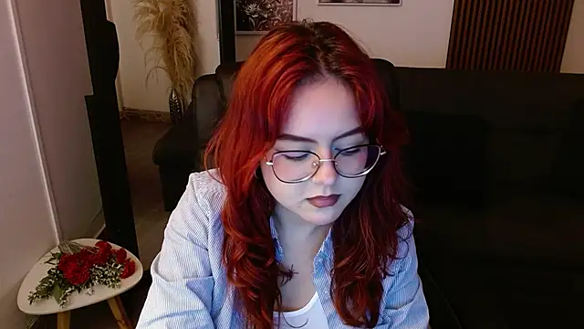 Snapshot of crimson_tati_ chatting on February 15, 6:02 am crimson tati  online show from February 15, 6:02 am