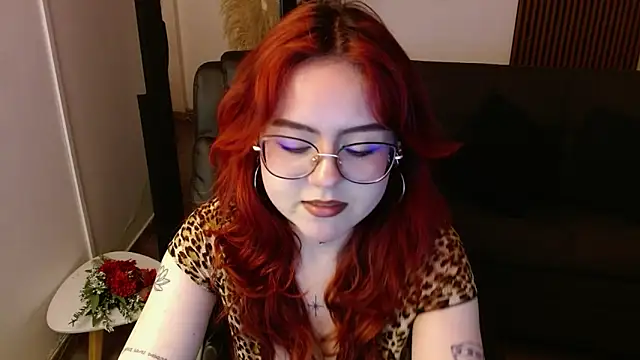 Snapshot of crimson_tati_ chatting on February 16, 8:21 am crimson tati  online show from February 16, 8:21 am