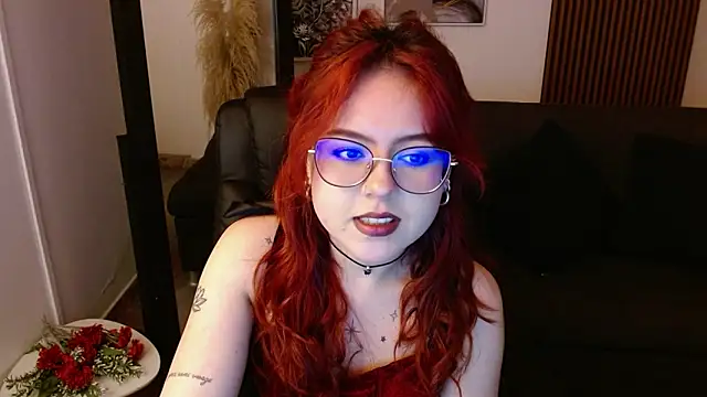 Snapshot of crimson_tati_ chatting on February 19, 5:05 am crimson tati  online show from February 19, 5:05 am