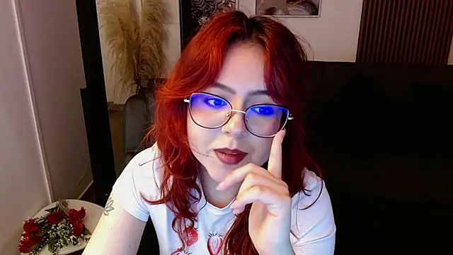Snapshot of crimson_tati_ chatting on February 22, 8:29 am crimson tati  online show from February 22, 8:29 am