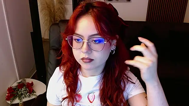 Snapshot of crimson_tati_ chatting on February 22, 12:08 pm crimson tati  online show from February 22, 12:08 pm