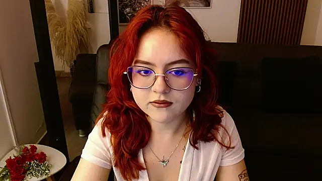 Snapshot of crimson_tati_ chatting on February 27, 3:25 am crimson tati  online show from February 27, 3:25 am