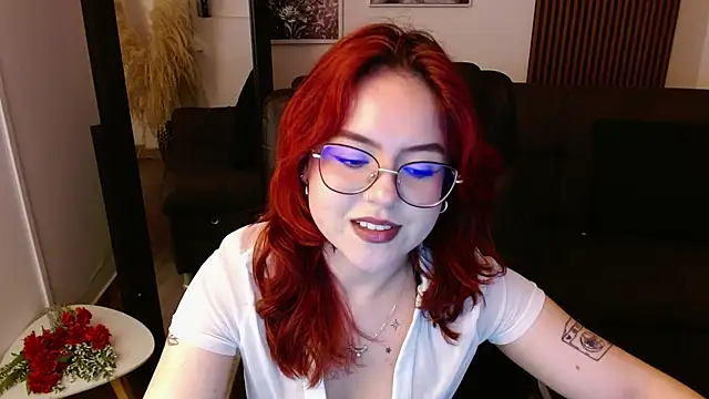 Snapshot of crimson_tati_ chatting on February 27, 6:29 am crimson tati  online show from February 27, 6:29 am