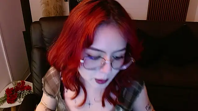 Snapshot of crimson_tati_ chatting on March 1, 6:24 am crimson tati  online show from March 1, 6:24 am