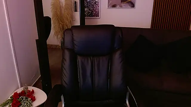 Snapshot of crimson_tati_ chatting on March 2, 4:07 am crimson tati  online show from March 2, 4:07 am