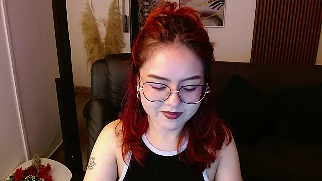 Snapshot of crimson_tati_ chatting on March 2, 7:10 am crimson tati  online show from March 2, 7:10 am