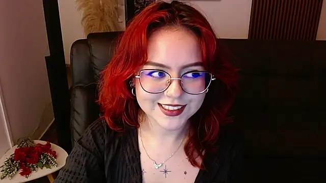 Snapshot of crimson_tati_ chatting on March 6, 6:52 am crimson tati  online show from March 6, 6:52 am