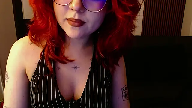 Snapshot of crimson_tati_ chatting on March 15, 4:02 am crimson tati  online show from March 15, 4:02 am