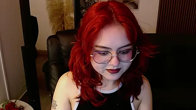 Snapshot of crimson_tati_ chatting on March 15, 12:24 pm crimson tati  online show from March 15, 12:24 pm