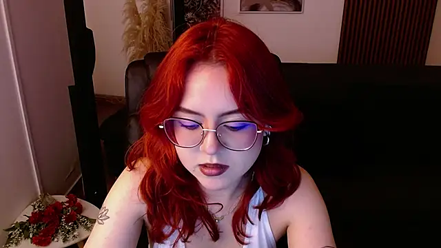 Snapshot of crimson_tati_ chatting on March 22, 4:14 am crimson tati  online show from March 22, 4:14 am