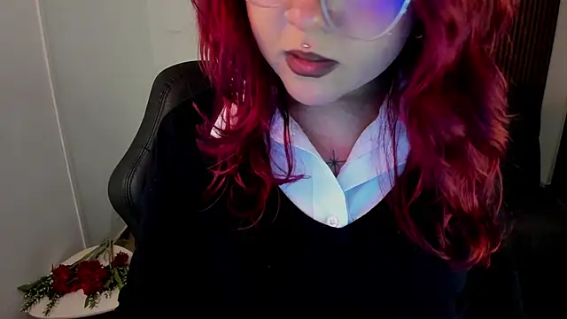 Snapshot of crimson_tati_ chatting on September 12, 5:29 am crimson tati  online show from September 12, 5:29 am