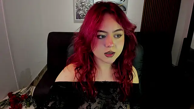 Snapshot of crimson_tati_ chatting on September 24, 6:39 am crimson tati  online show from September 24, 6:39 am