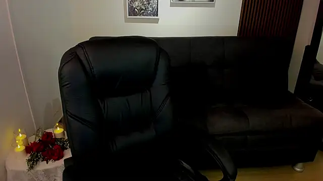Snapshot of crimson_tati_ chatting on September 27, 3:55 am crimson tati  online show from September 27, 3:55 am