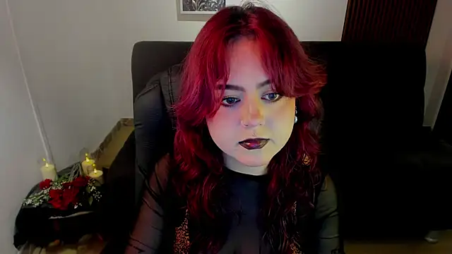 Snapshot of crimson_tati_ chatting on October 17, 4:04 am crimson tati  online show from October 17, 4:04 am