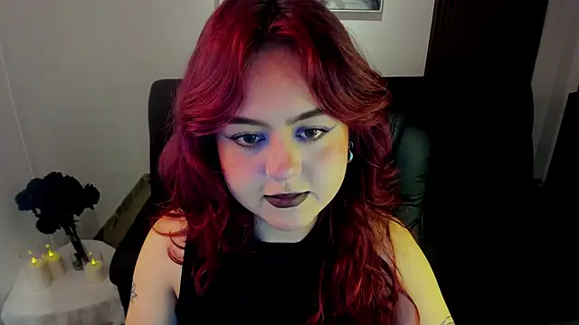 Snapshot of crimson_tati_ chatting on October 22, 4:24 am crimson tati  online show from October 22, 4:24 am