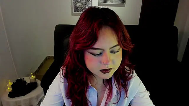 Snapshot of crimson_tati_ chatting on October 23, 4:12 am crimson tati  online show from October 23, 4:12 am