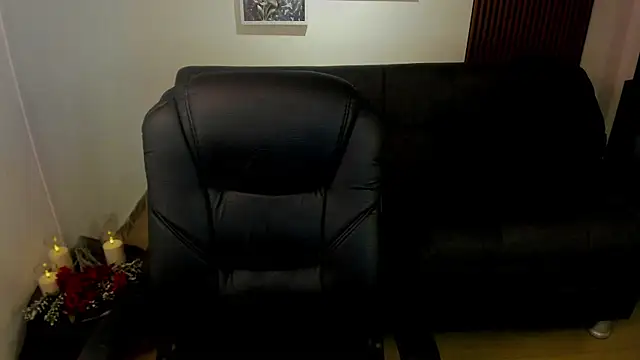 Snapshot of crimson_tati_ chatting on October 24, 3:58 am crimson tati  online show from October 24, 3:58 am