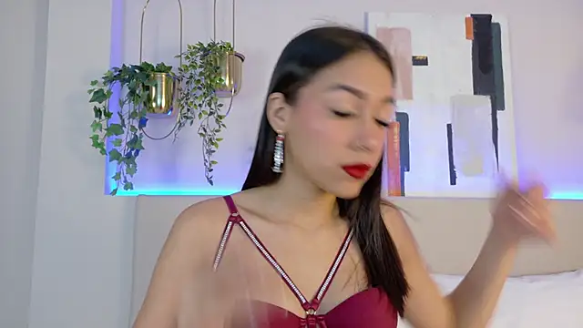 MiaOconner online show from December 17, 1:05 pm