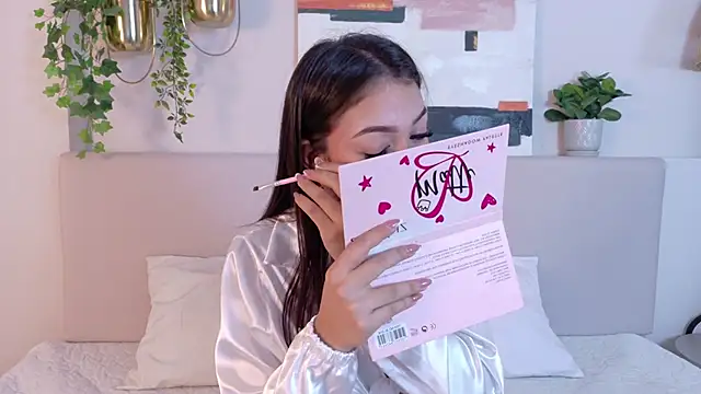 MiaOconner online show from February 1, 11:43 am